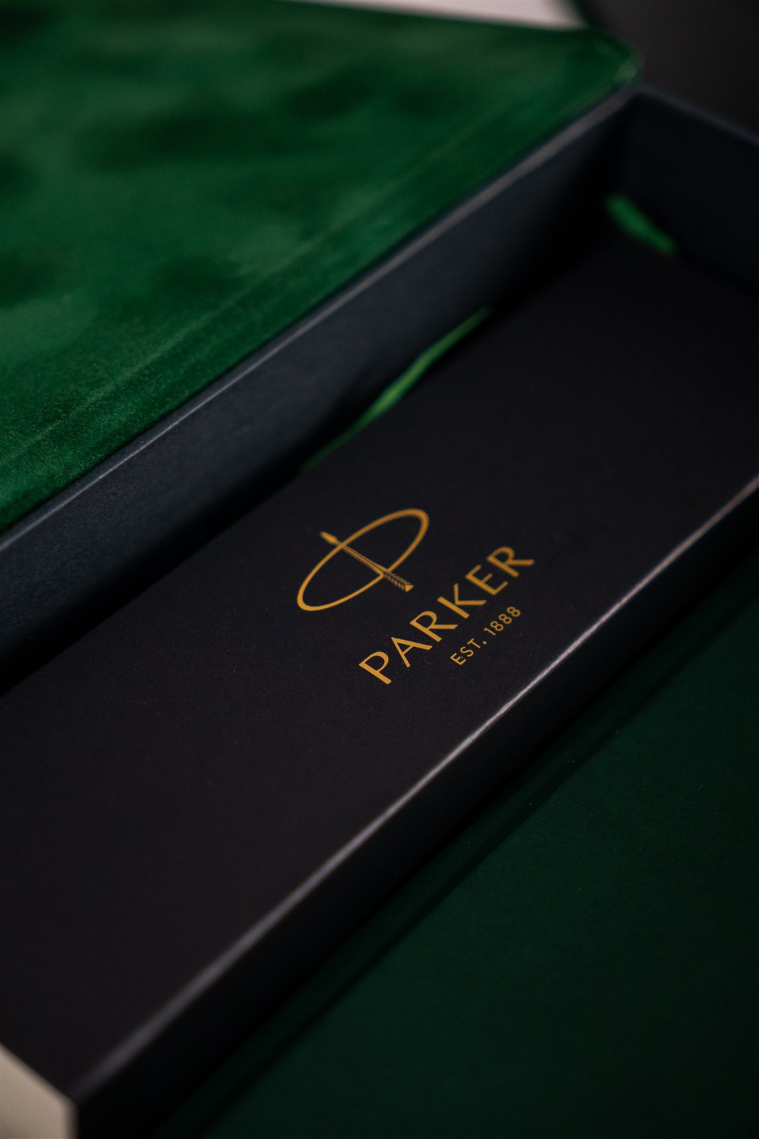 Коробка ручки Parker крупним планом у подарунковому боксі Storied